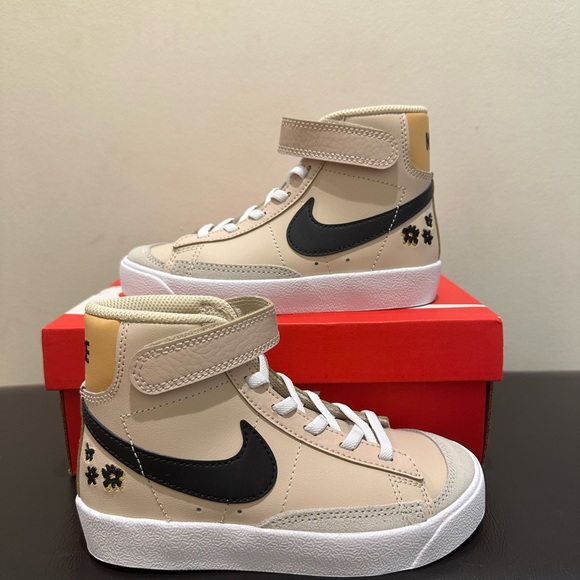 NIB Little Kid's Nike Blazer Mid '77 Sanddrift/Twine/White/Black FV0748 100 - Picture 3 of 7